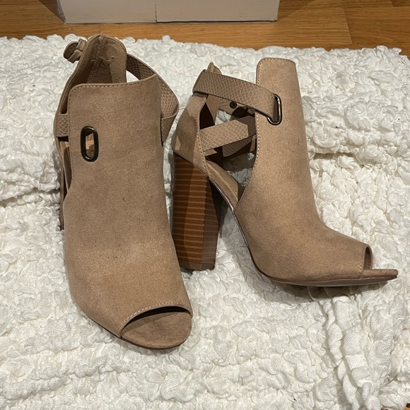 Shoedazzle block heel, open toe, tan, suede, 6 - Picture 2 of 5
